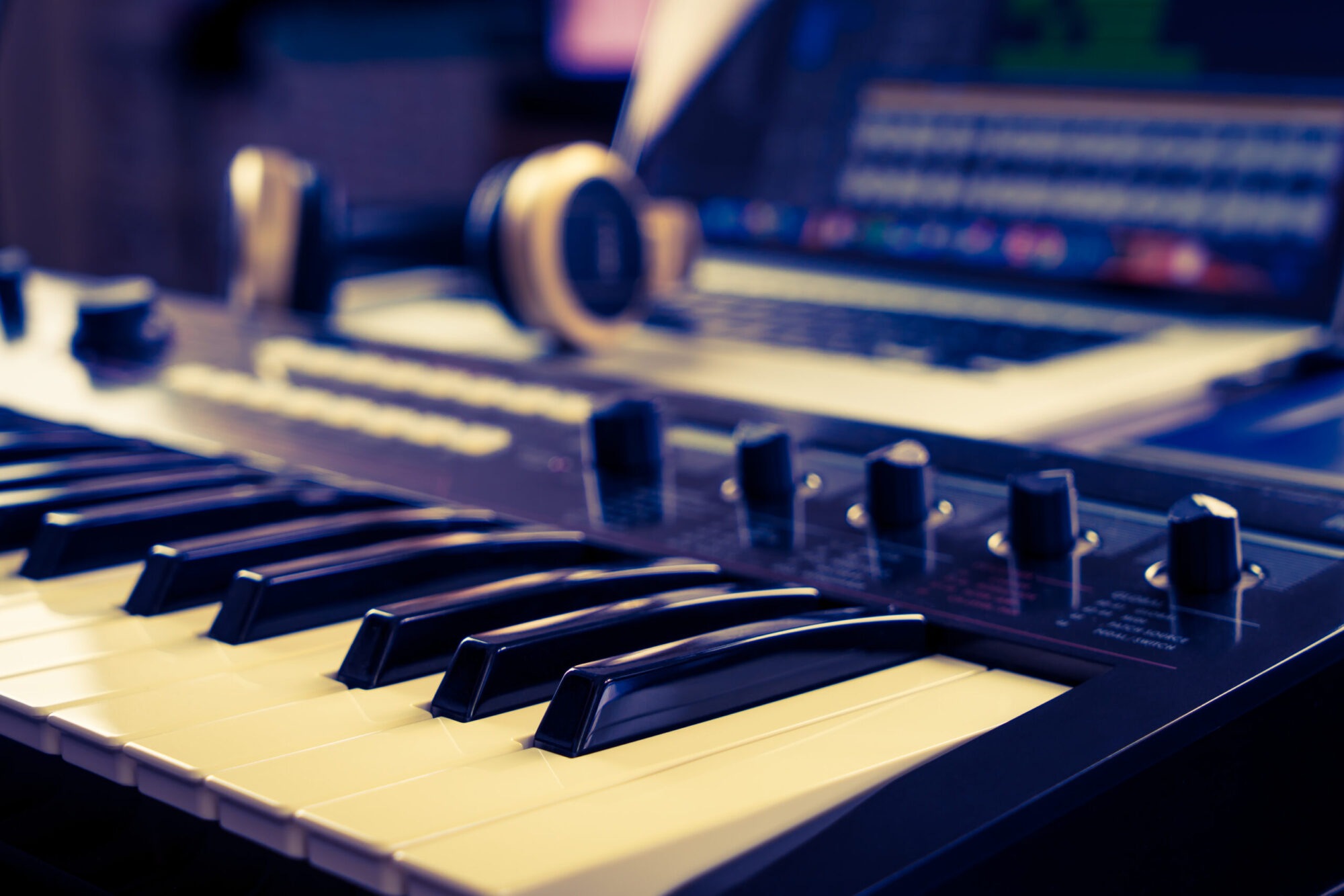 synthesizer keyboard headphone music production setup